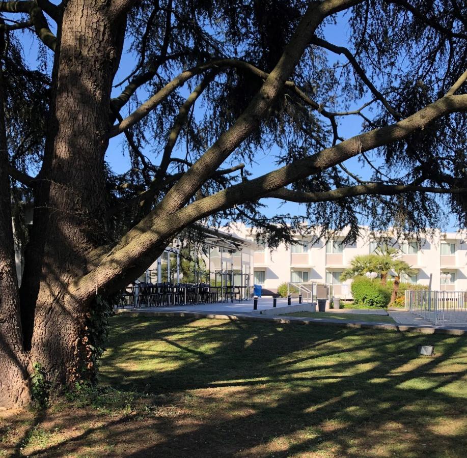 Novotel Pau Pyrenees Lescar Kültér fotó